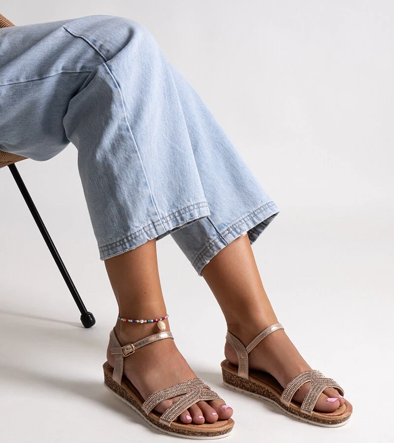 Ružové sandále na nízkej platforme Saila