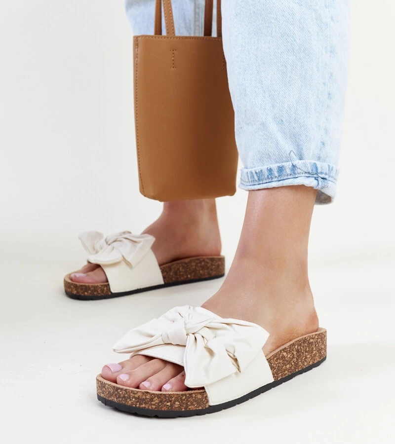 Svetlohnedé šľapky na korkovej podrážke s mašľou Petresa