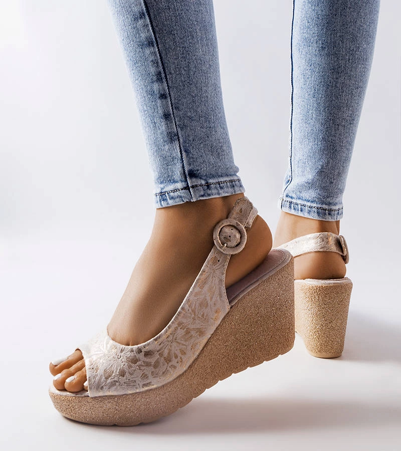 Béžové sandále na podpätku Jarmila