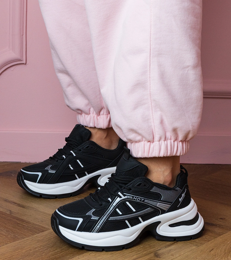 Čierne športové tenisky na masívnej podrážke Manora