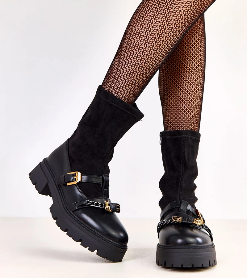 Čierne traperky zdobené medvedíkom a prackou Hariet