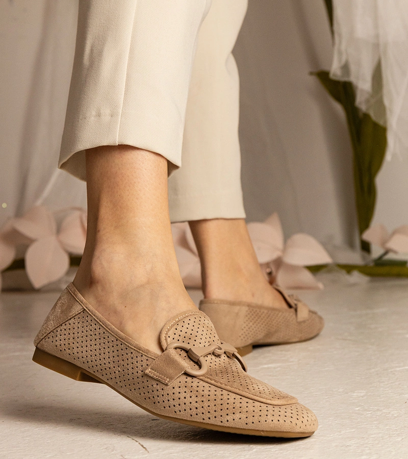 Hnedé dámske perforované mokasíny s ozdobou Mensory