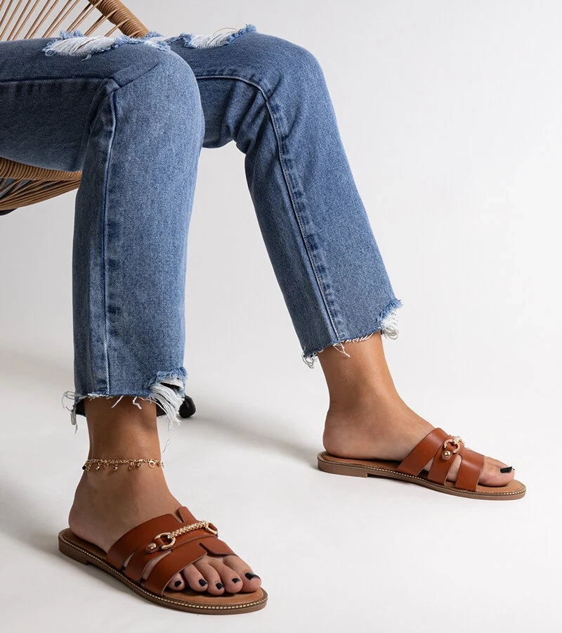 Hnedé sandále so zlatými doplnkami Drahomíra