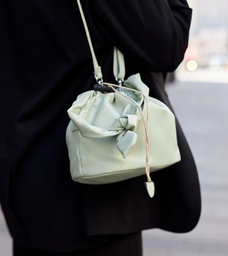 Zelená malá kabelka typu ,,vak'' Aamala