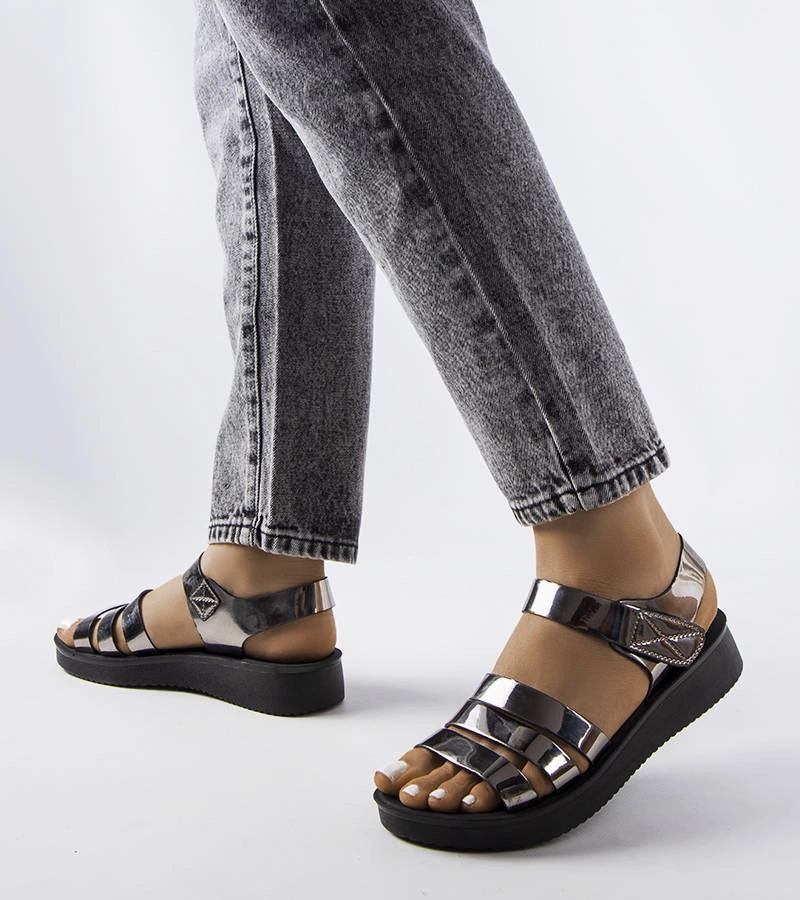 Covillon sivé lakované sandále na podpätku