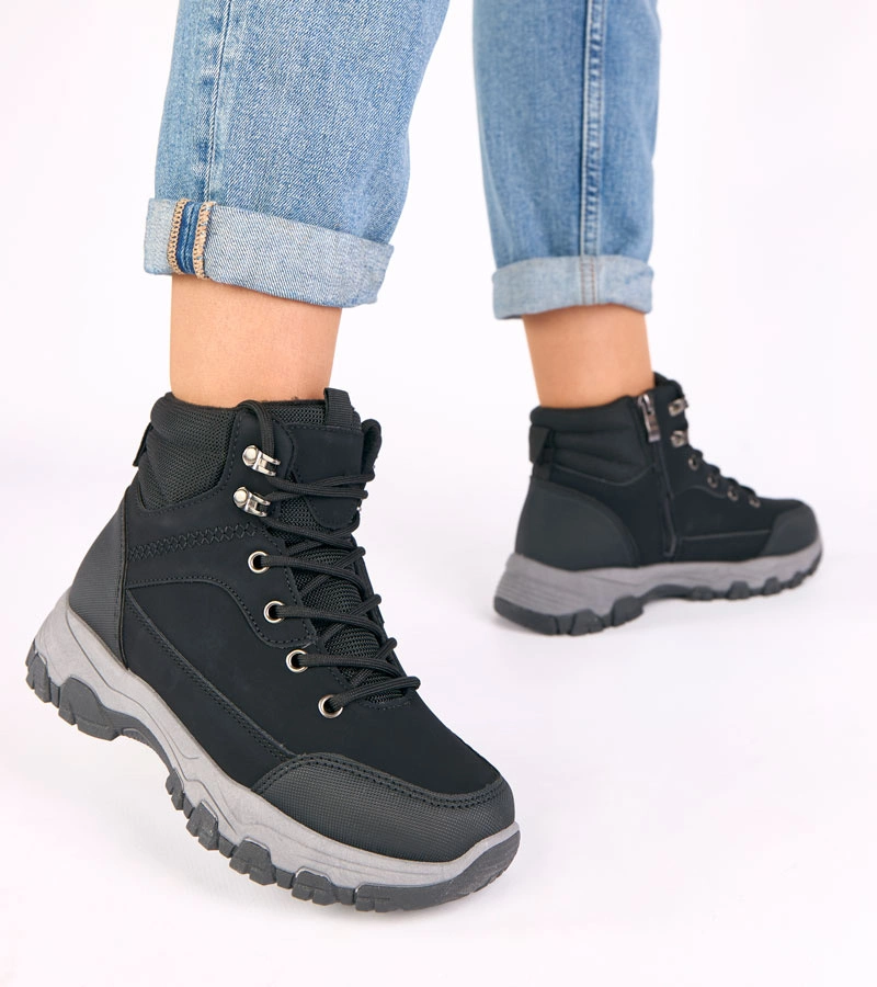 Čierne traperky na platforme zateplené kožušinkou Briana