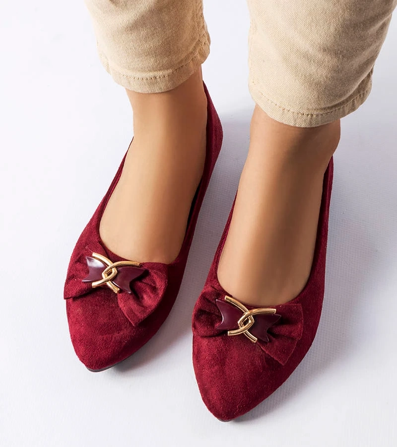 Bordové baleríny so špicatou špičkou od spoločnosti Jetté