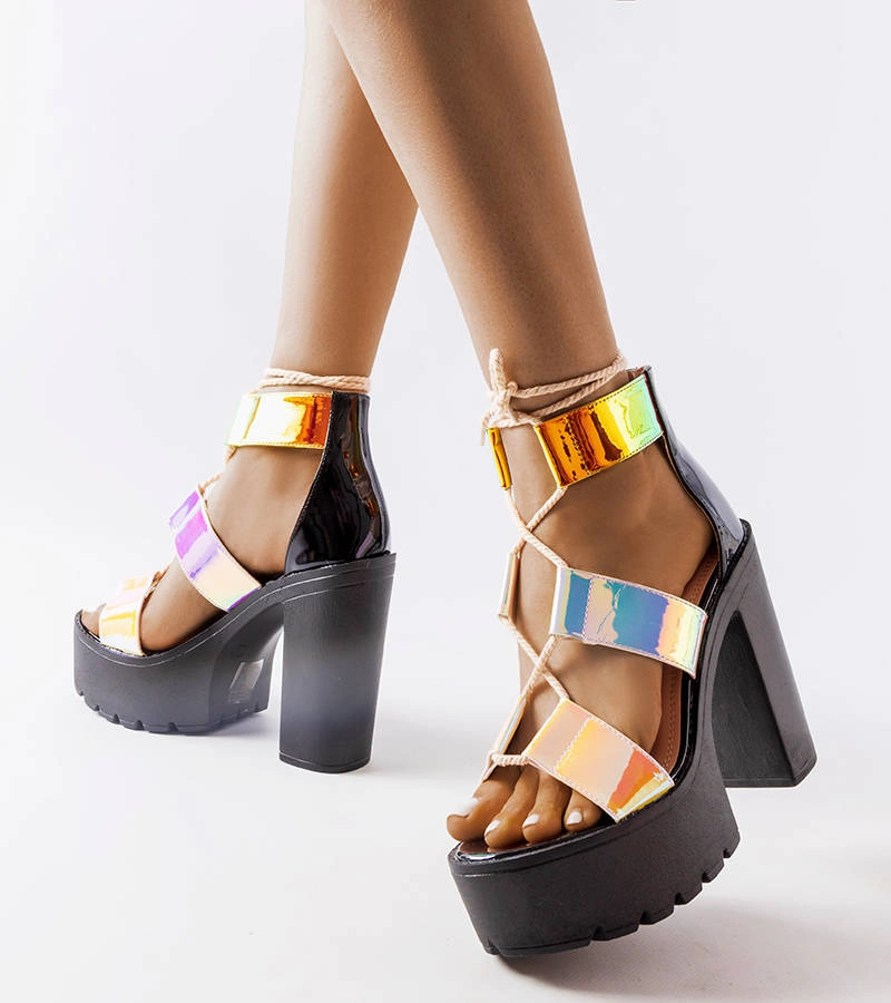 Čierne pevné sandále na podpätku Katja