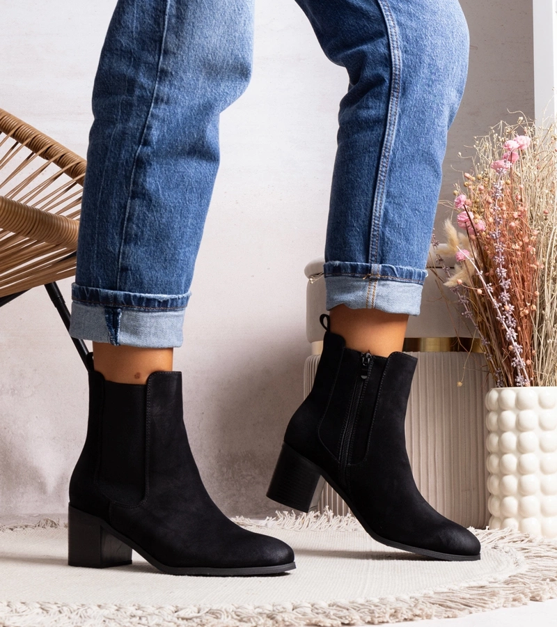 Cierne topánky na podpätku Sabriya.