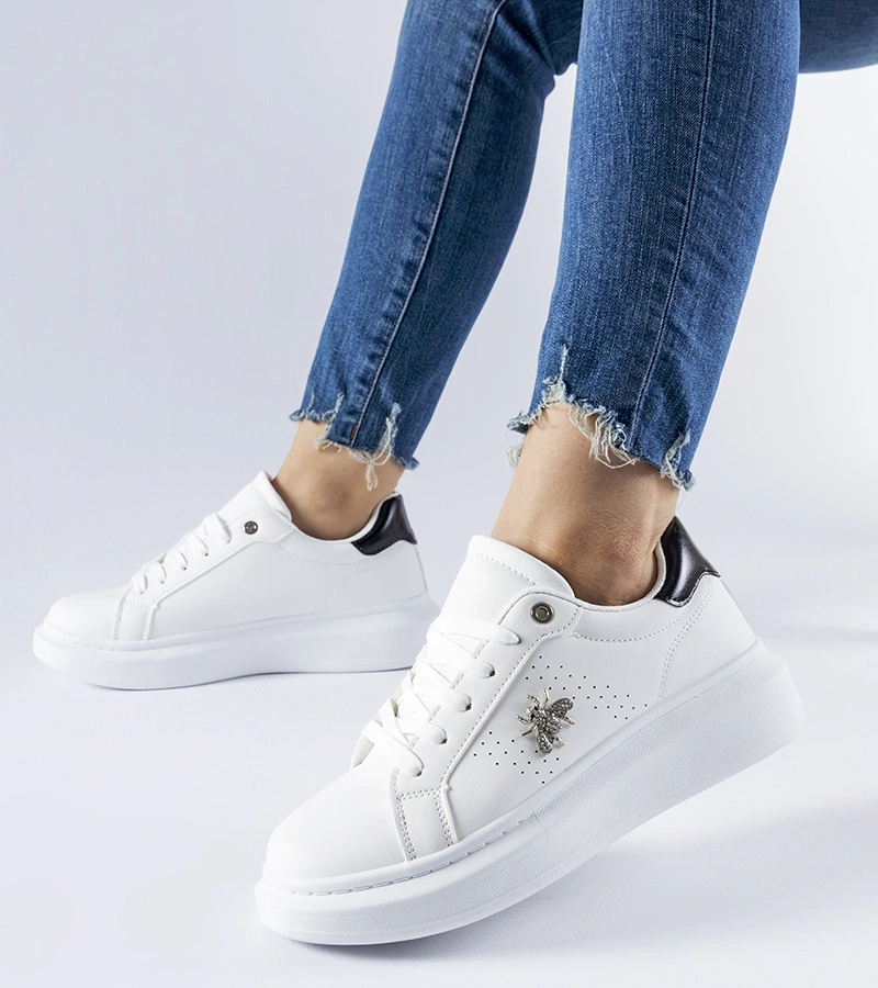 Biele tenisky s cyrkoniovou aplikáciou Fairfax