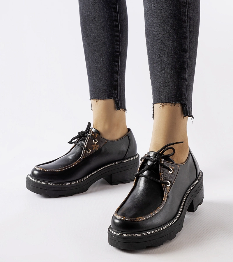 Čierne poltopánky na masívnom podpätku Fondachetto