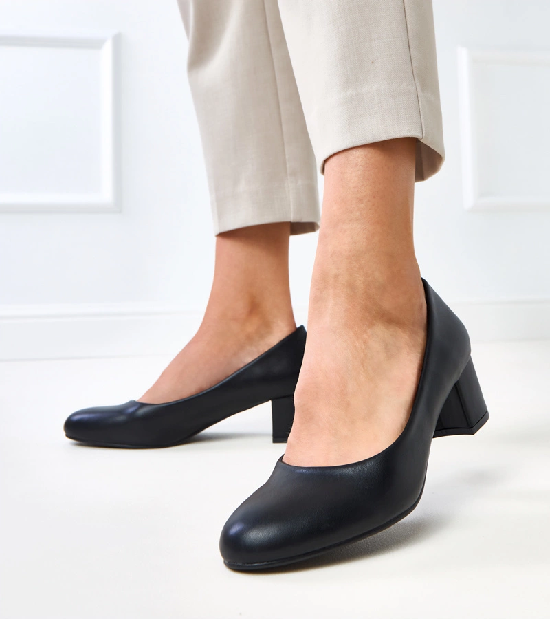 Čierne klasické lodičky na nízkom podpätku Mavise