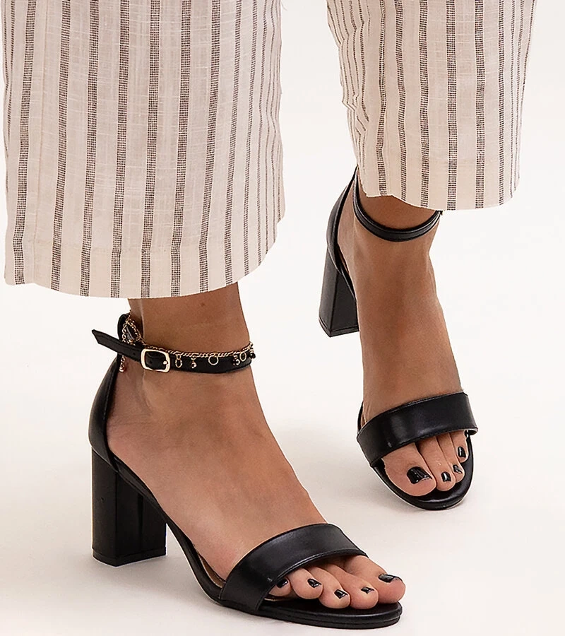 Čierne sandále na podpätku Atifa