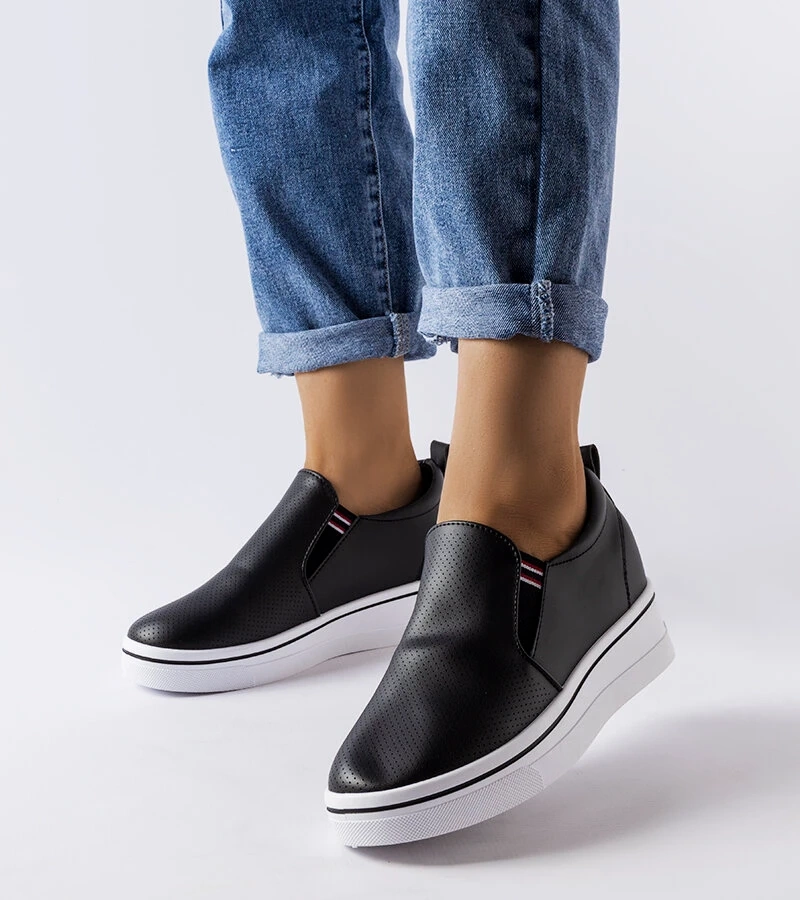 Čierne tenisky na platforme Dionisia