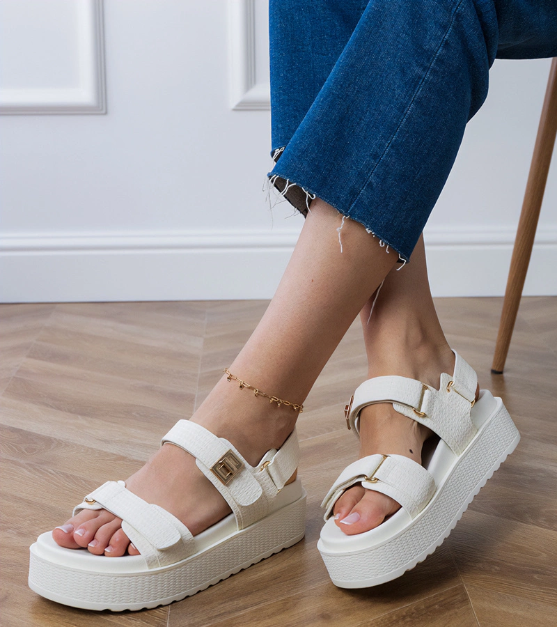 Biele sandále na platforme s remienkami na suchý zips Areka