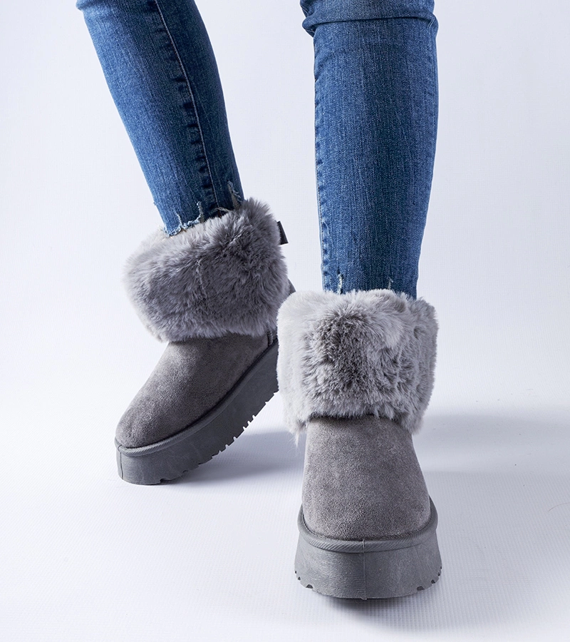 Sivé snehule zdobené kožušinkou Adelfia