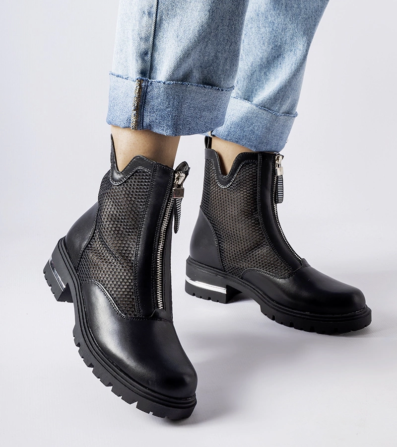 Čierne ažurové čižmy Cavour