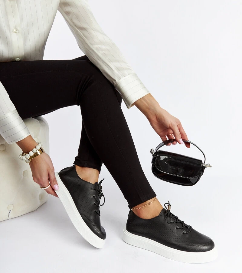 Čierne perforované tenisky Laytonville