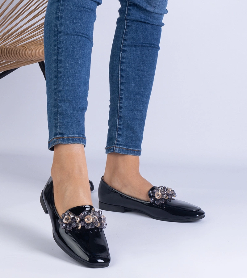 Čierne lakované mokasíny s kryštálikmi Balonia