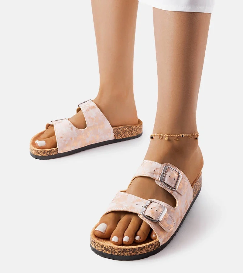 Ružové gumové žabky s prackami od Arnaude