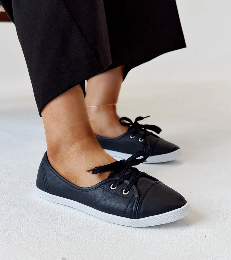 Námorníckomodré tenisky na zosuv Eko koža Knudsen