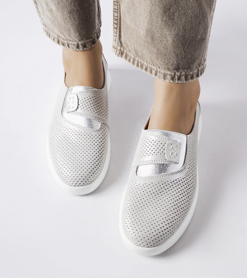 Strieborné kožené perforované tenisky Ethels