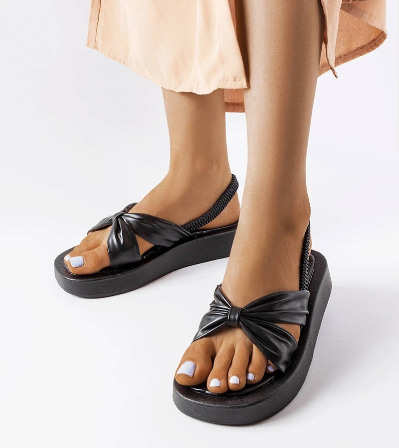 Čierne sandále na platforme Montagna