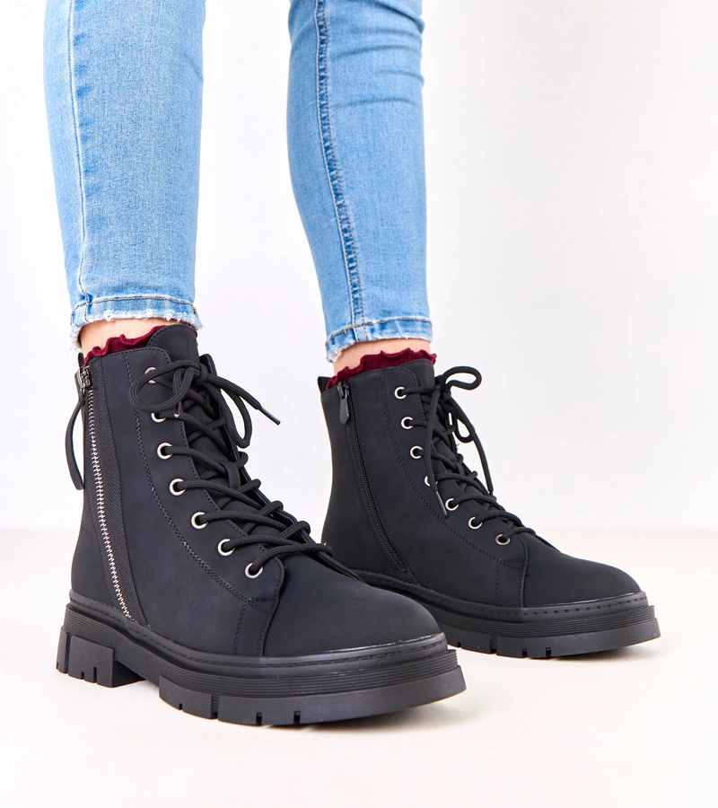 Čierne dámske traperky z matnej ekokože Jakoma