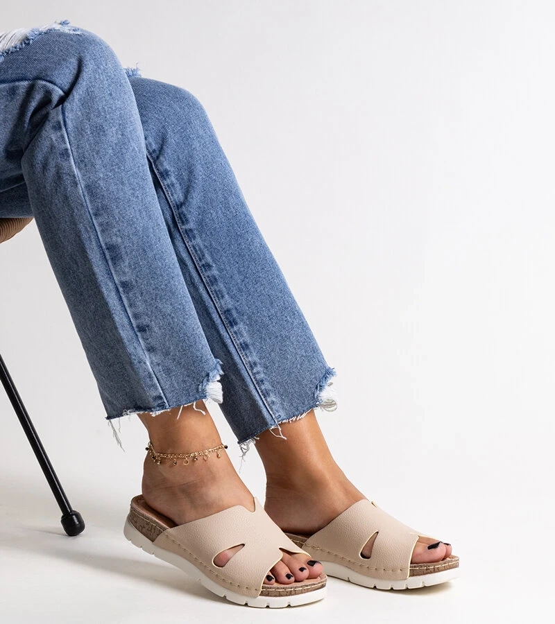 Bežové šľapky s koženou vložkou Masha