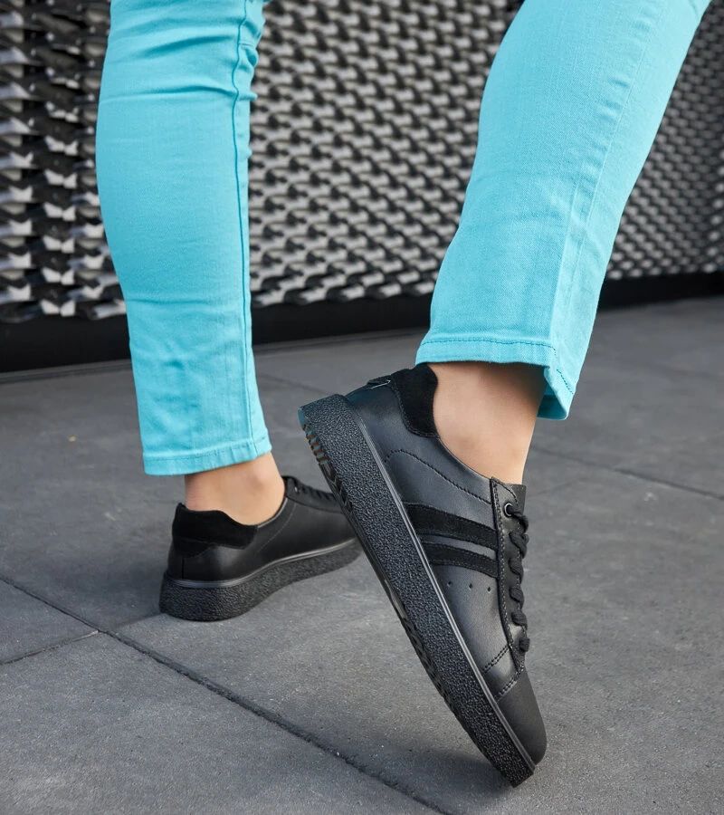 Čierne kožené viazané tenisky Camilla