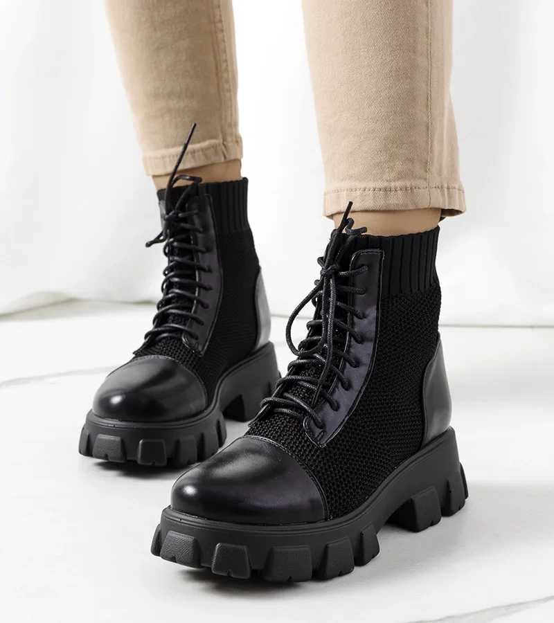 Dámske čierne traperské topánky Lewers