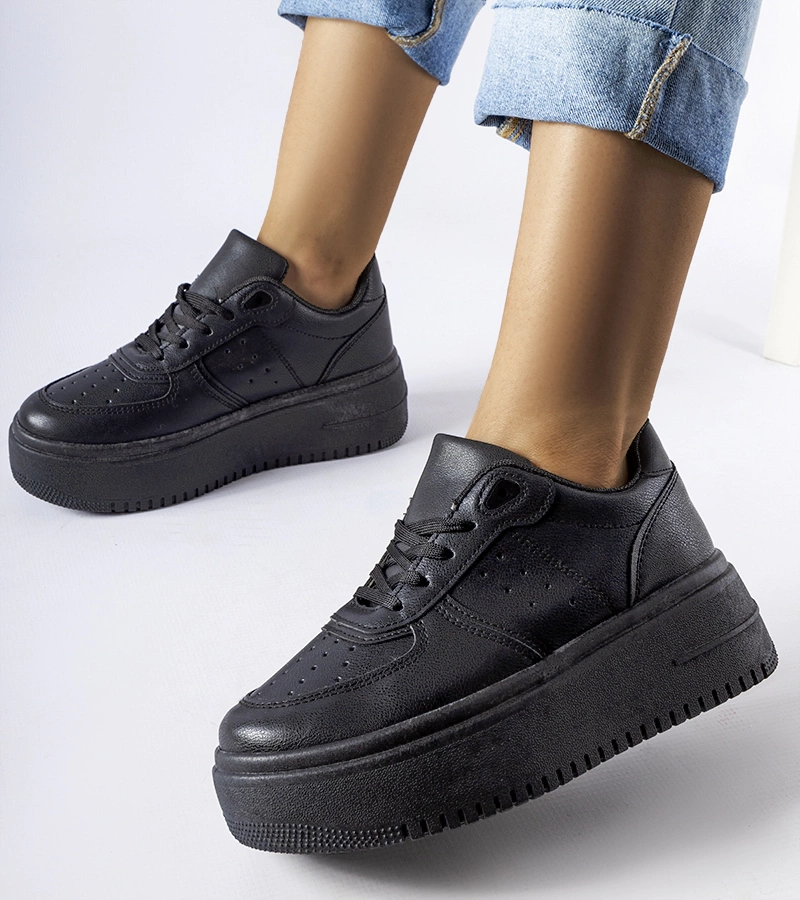 Čierne tenisky na platforme značky Kassab