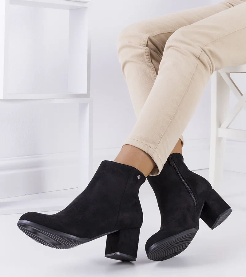 Čierna botki na príspevku Durnatel