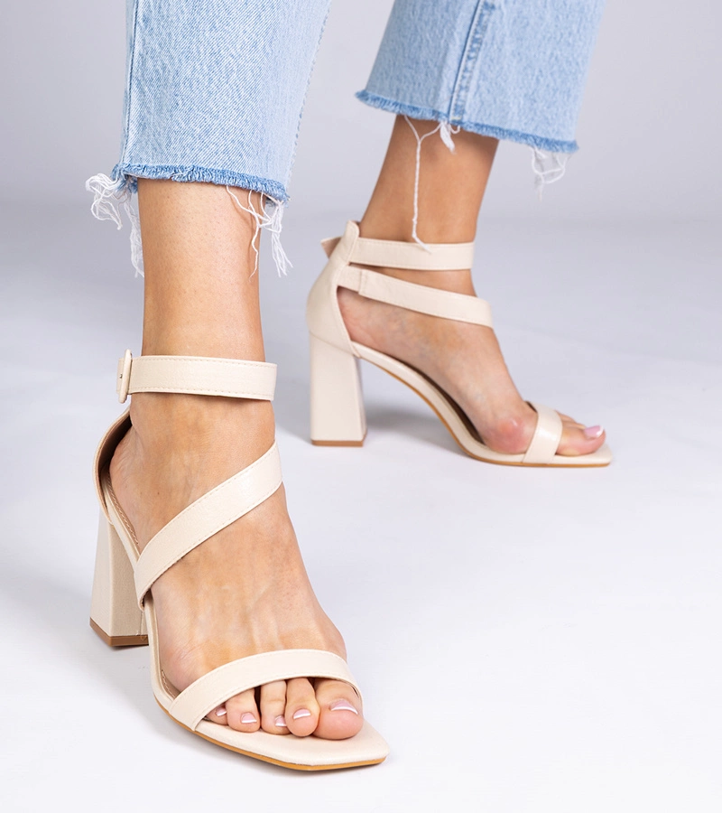 Béžové sandále na podpätku s prackou Runaz