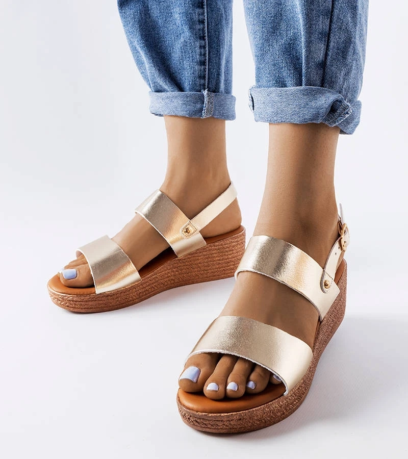 Zlaté sandále na podpätku Pogibonsi