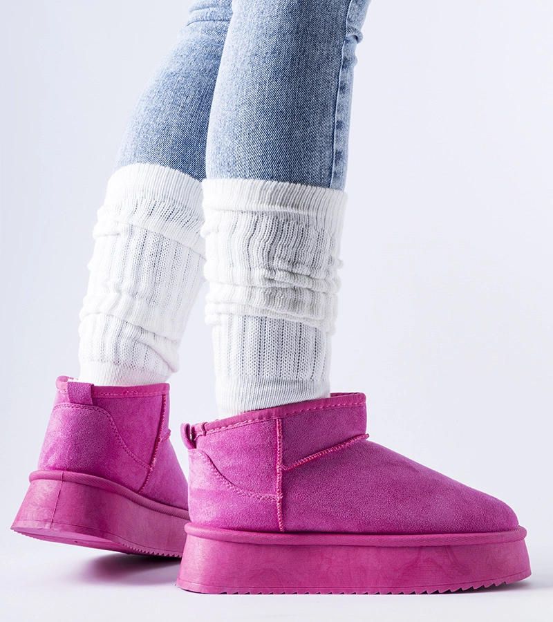 Ružové zateplené snehule na platforme Miso