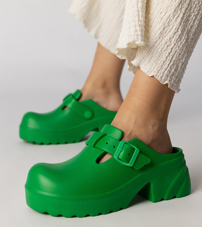 Zelené šľapky dreváky uzavreté Ferina