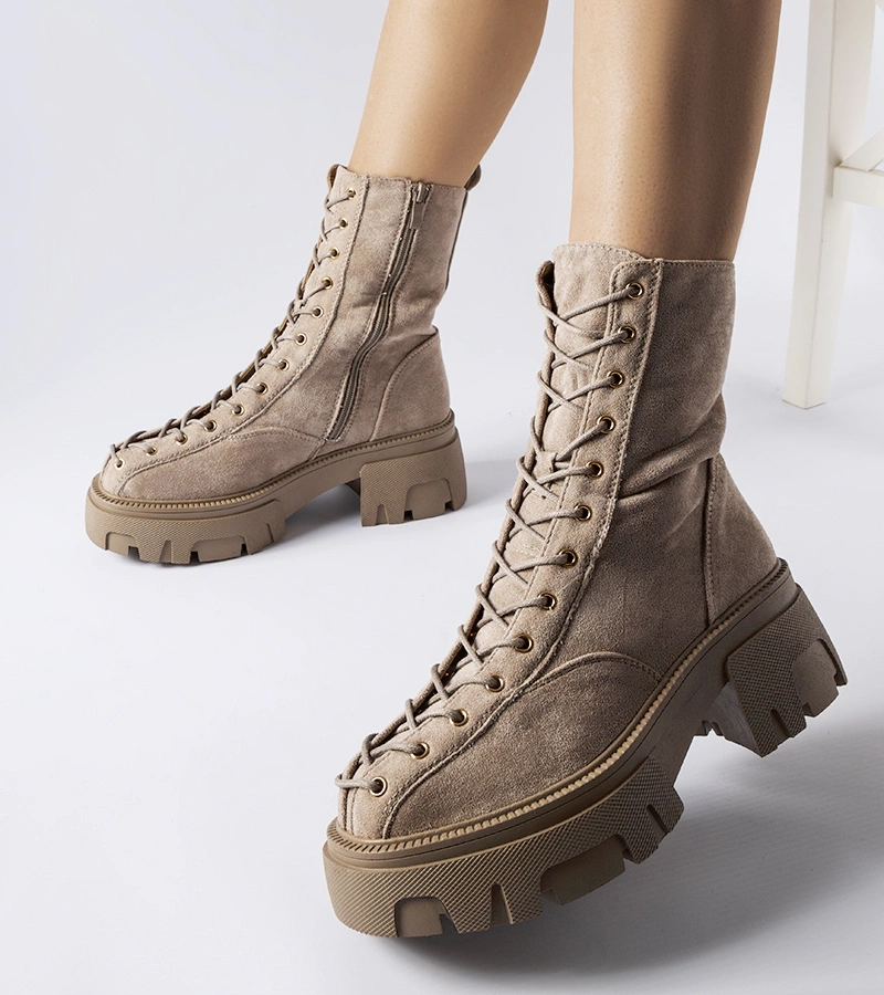 Hnedé topánky zdobené viazaním Amola