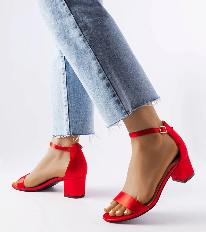 Čierne sandále Millo na podpätku