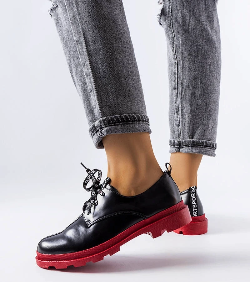 Čierne poltopánky s kontrastnou podrážkou Hanifan