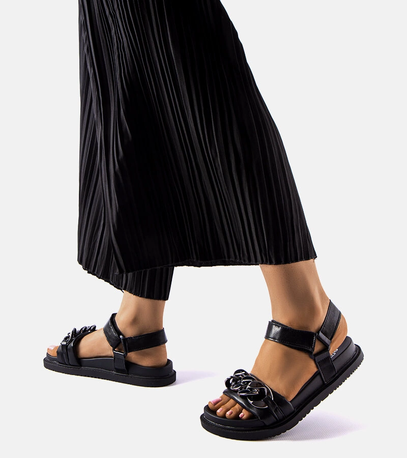 Čierne športové sandále s reťazou Machesney