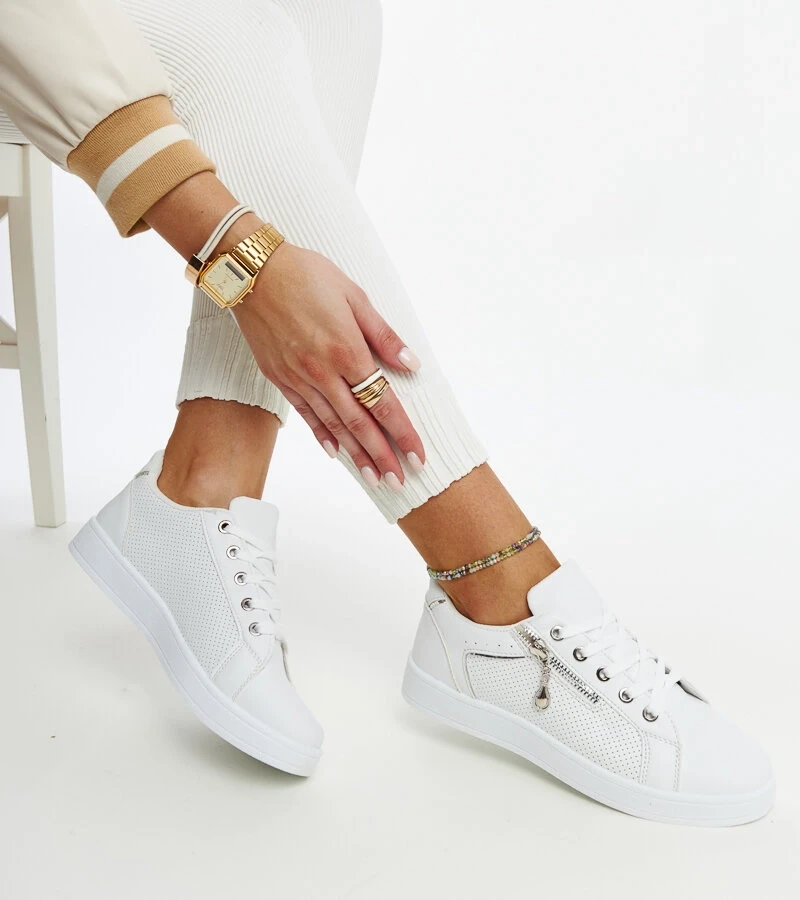 Biela športová obuv zdobená perforáciou Chiusi