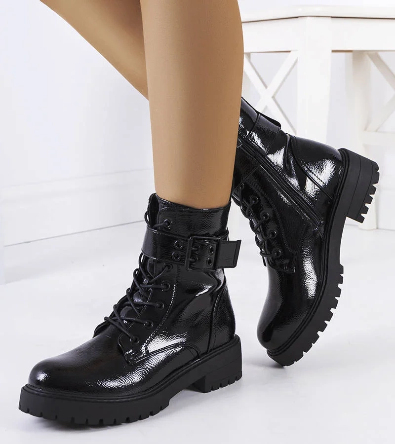 Čierne lakované trapéry Tarrin