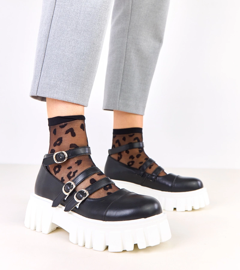 Čierne poltopánky na traktorovej podrážke Jastina