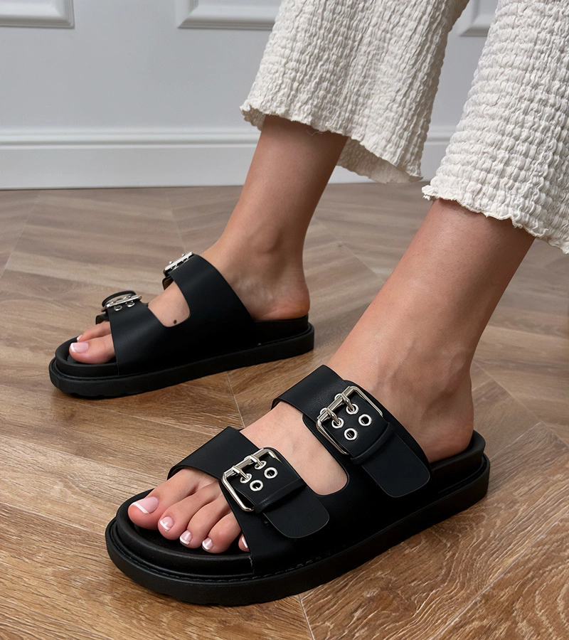 Čierne šľapky s prackami na remienkoch Klinet