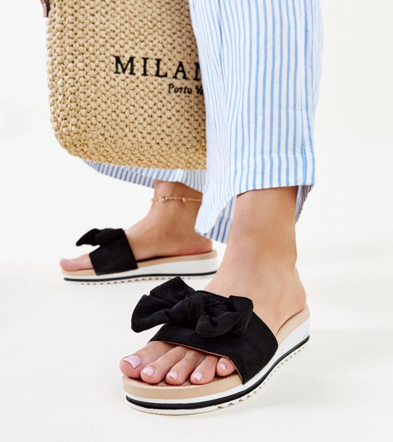 Čierne sandále na nízkom platforme od Mikhaila