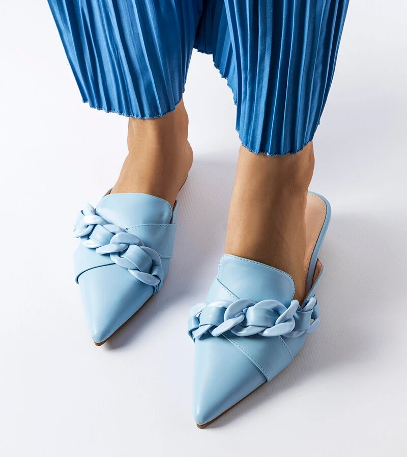 Modré žabky s retiazkou Patenaude