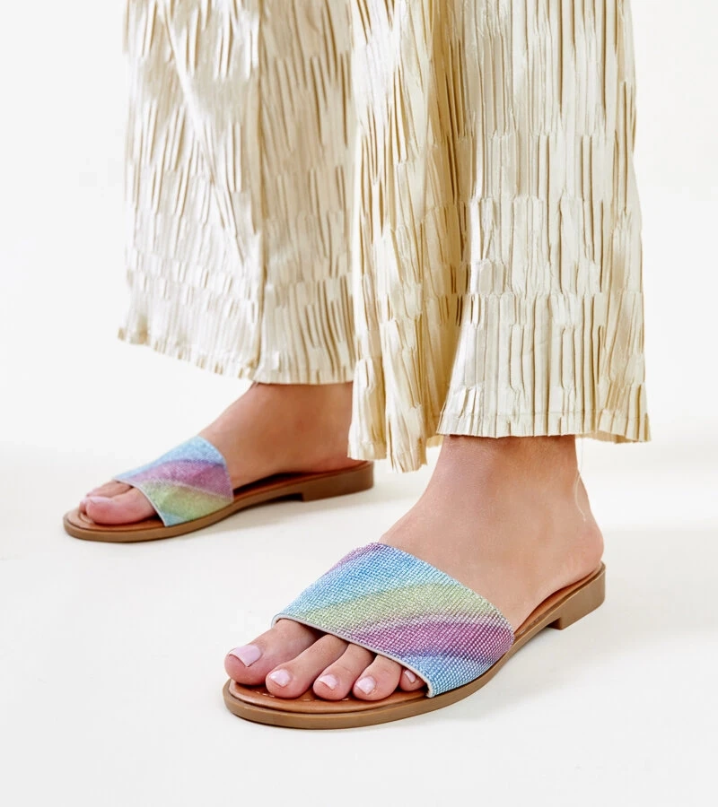 Vielfarebné lesklé žabky od Anilsa