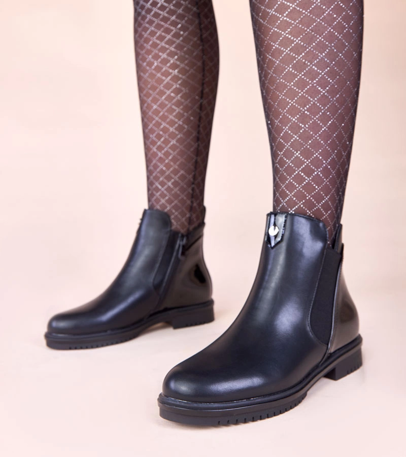 Čierne matné klasické čižmičky s lakovanou zadnou časťou Dalila