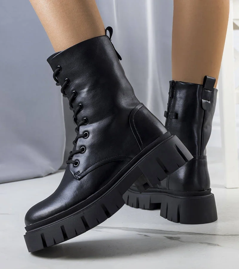 Čierna botki na pevnej podrážke Darius